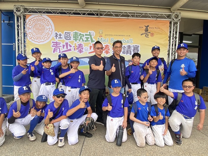 游局長勉勵球員-賽場全力以赴發揮訓練成果。(台中運動局提供)