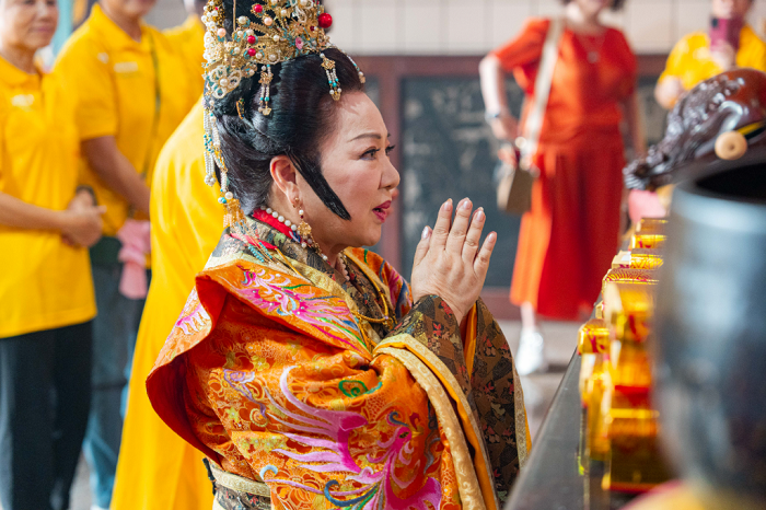 白冰冰首演地母娘娘遇神奇巧合！化妝師驚喊「地母娘娘來了」　黑狗也現身。（圖：三立）

 