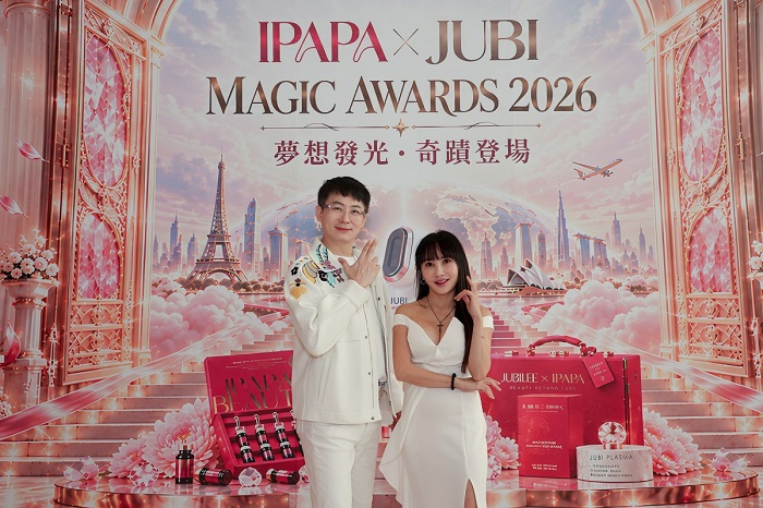 「財富女神」王宥忻(右)復婚破鏡重圓同框老公翁承旭。(圖:IPAPA)